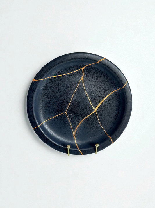 Prato Restaurado com Kintsugi